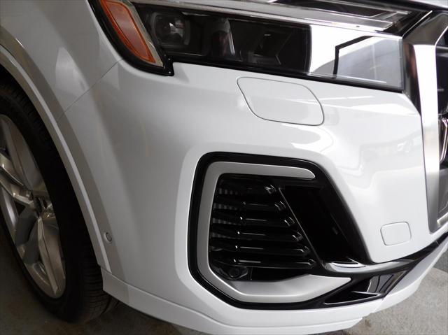 new 2025 Audi Q7 car, priced at $77,080