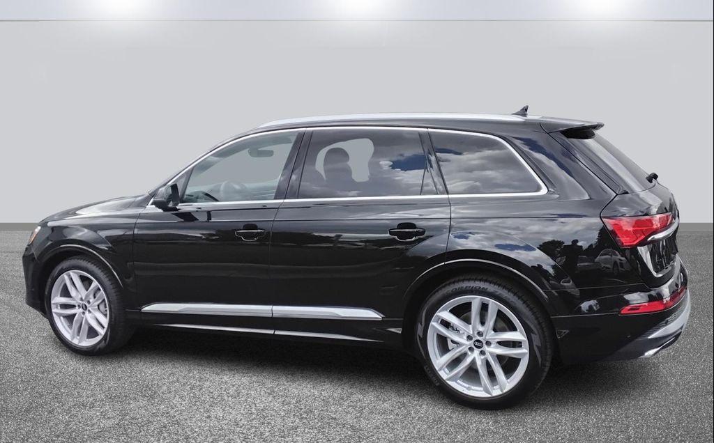 new 2025 Audi Q7 car, priced at $77,080
