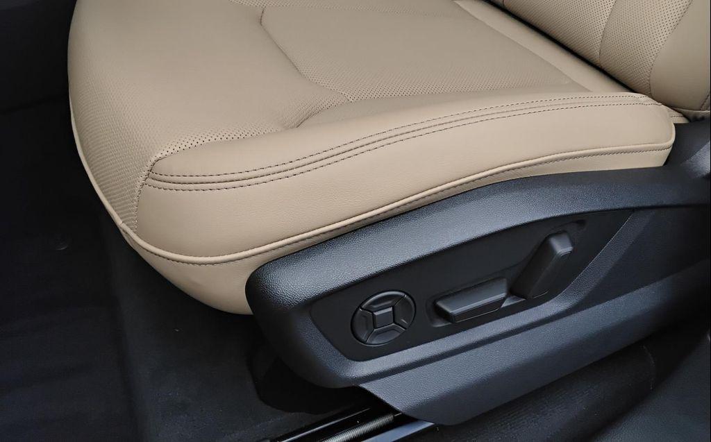 new 2025 Audi Q7 car, priced at $77,080