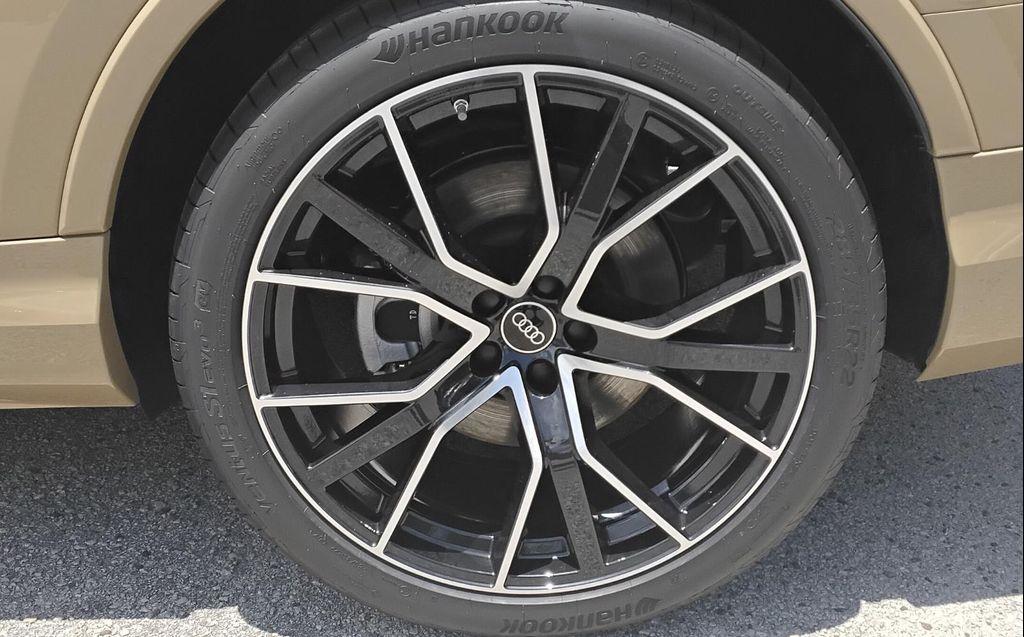 new 2025 Audi Q7 car, priced at $78,950