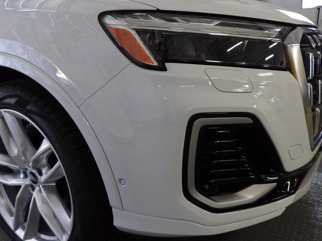 new 2025 Audi Q7 car, priced at $77,080