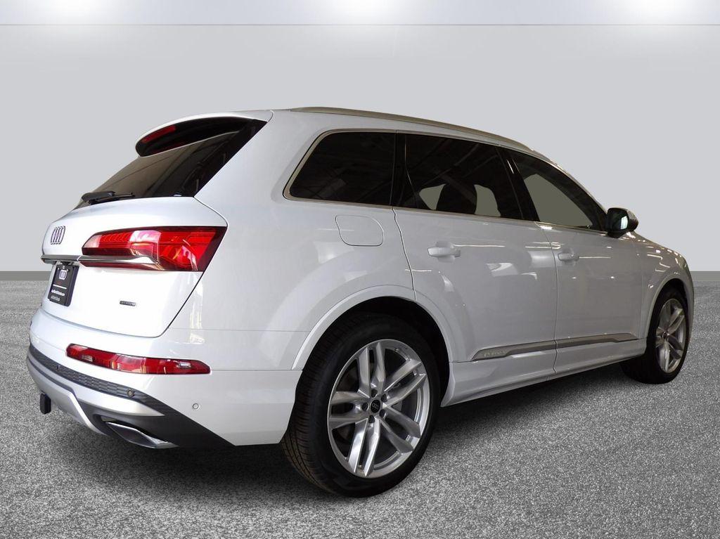 new 2025 Audi Q7 car, priced at $77,080