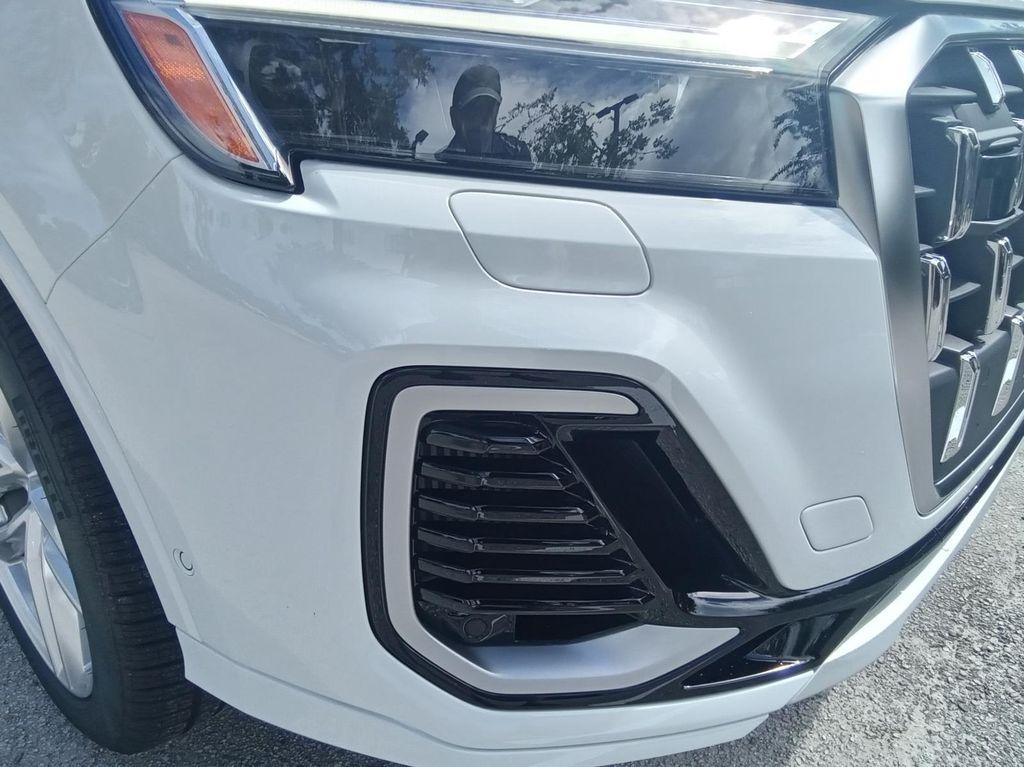 new 2025 Audi Q7 car, priced at $77,080