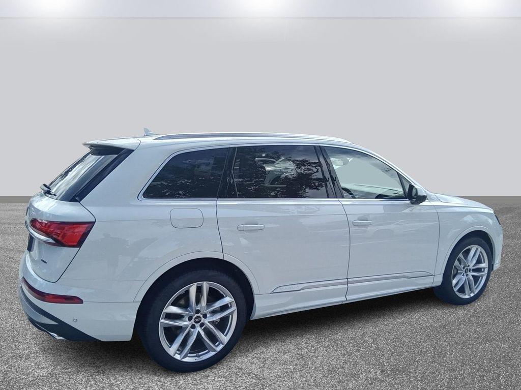 new 2025 Audi Q7 car, priced at $77,080