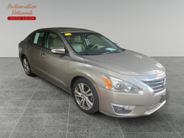 used 2015 Nissan Altima car, priced at $13,999