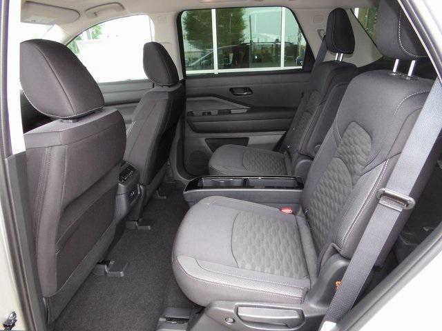 new 2025 Nissan Pathfinder car, priced at $38,276