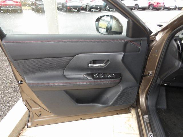 new 2025 Nissan Kicks car, priced at $29,874