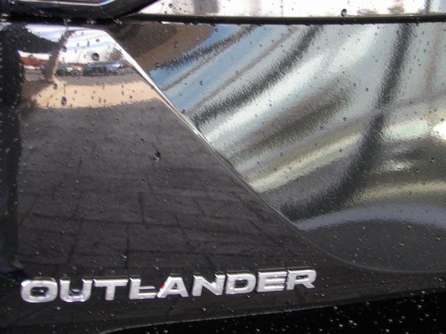 new 2025 Mitsubishi Outlander car, priced at $38,026