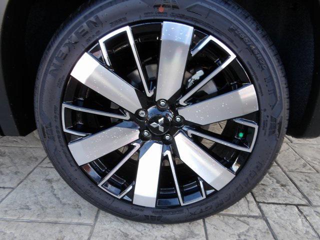 new 2025 Mitsubishi Outlander car, priced at $38,026