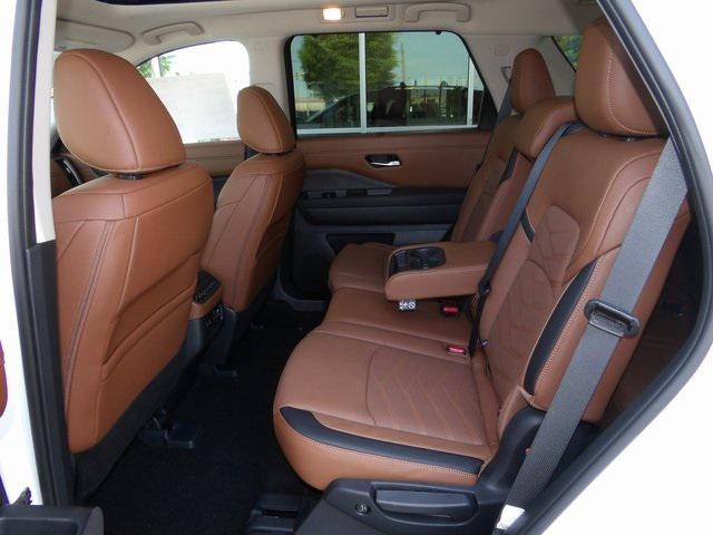 new 2025 Nissan Pathfinder car, priced at $45,932