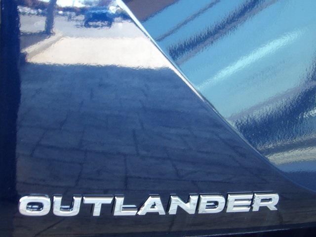 new 2025 Mitsubishi Outlander car, priced at $37,266