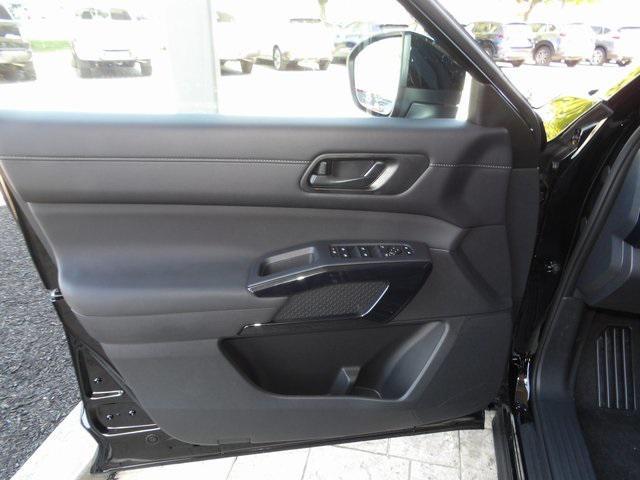 new 2025 Nissan Pathfinder car, priced at $41,095