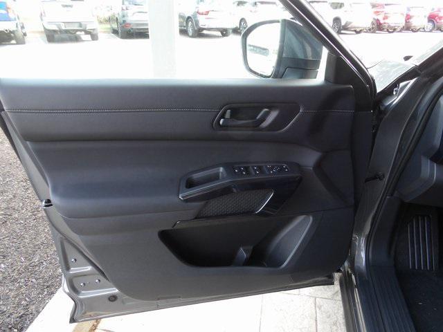 new 2025 Nissan Pathfinder car, priced at $38,276