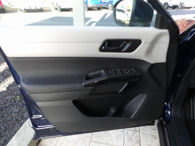 new 2025 Nissan Pathfinder car, priced at $38,276