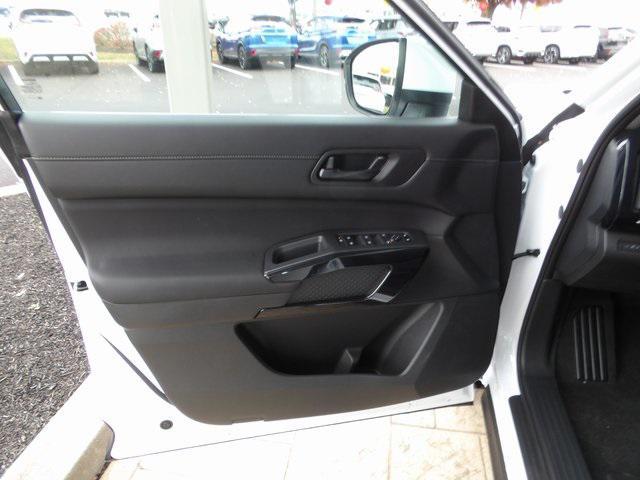 new 2025 Nissan Pathfinder car, priced at $36,878