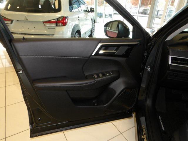 new 2025 Mitsubishi Outlander car, priced at $37,242