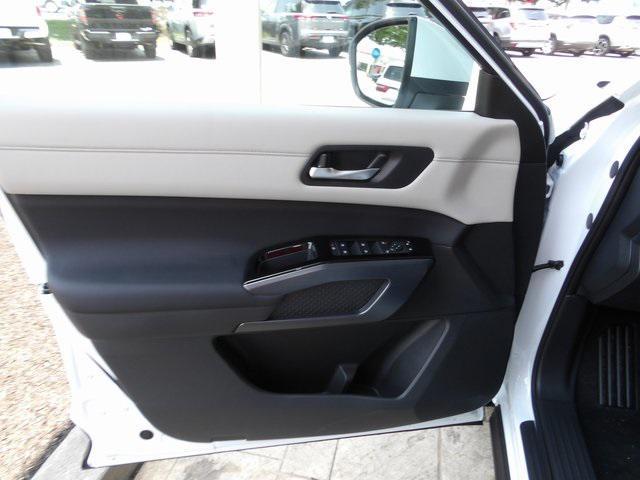 new 2025 Nissan Pathfinder car, priced at $45,888