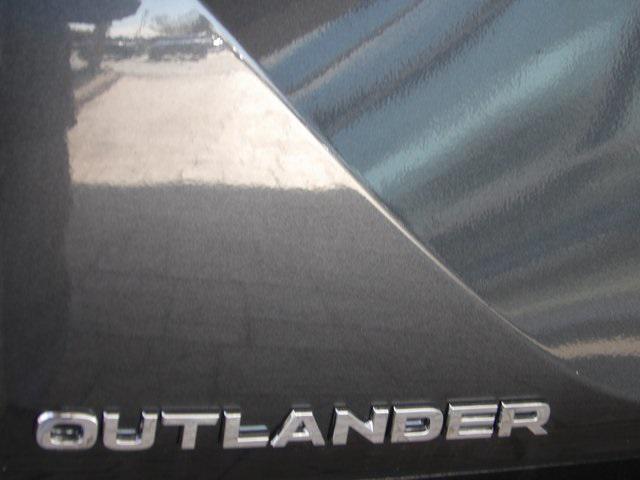 new 2025 Mitsubishi Outlander car, priced at $38,679