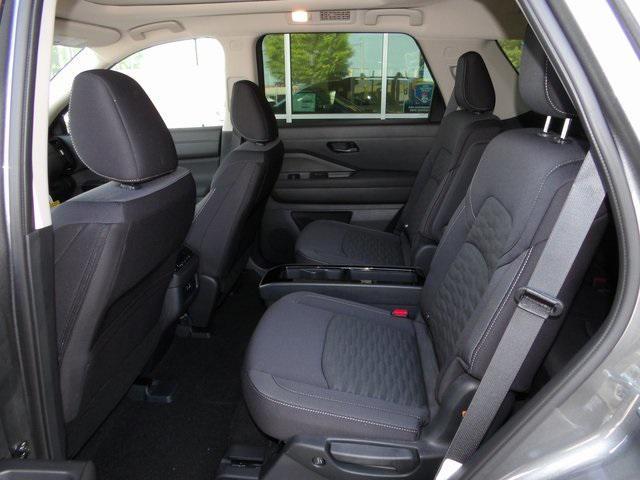 new 2025 Nissan Pathfinder car, priced at $38,276