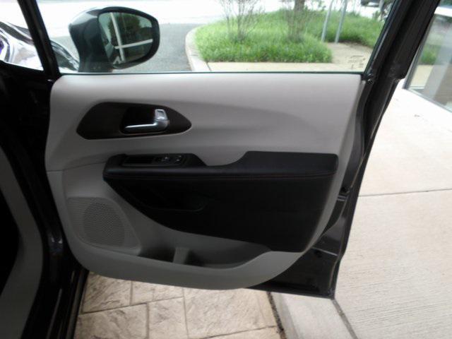 used 2018 Chrysler Pacifica car, priced at $16,947