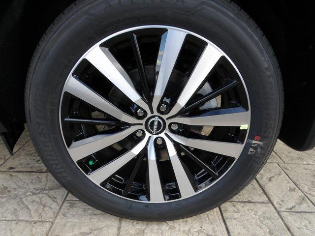 new 2025 Nissan Pathfinder car, priced at $46,742