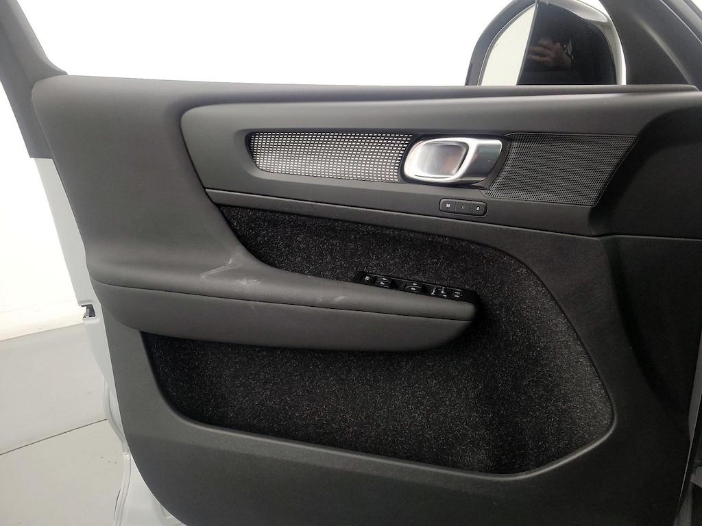 used 2021 Volvo XC40 car, priced at $30,998