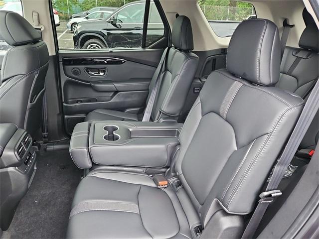 new 2025 Honda Pilot car, priced at $48,431