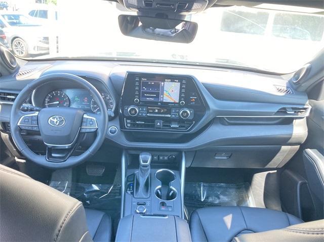 used 2021 Toyota Highlander car, priced at $34,300