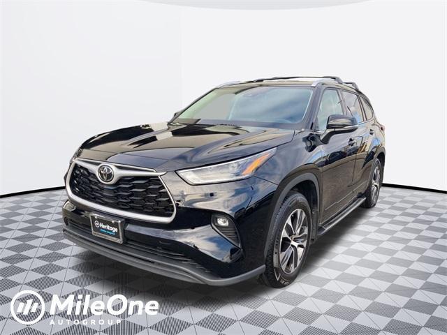 used 2021 Toyota Highlander car, priced at $34,000