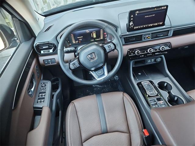 new 2025 Honda Pilot car, priced at $51,377
