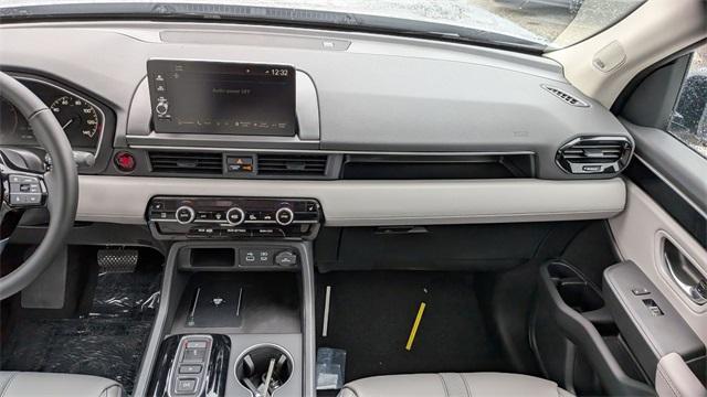 new 2025 Honda Pilot car, priced at $48,018