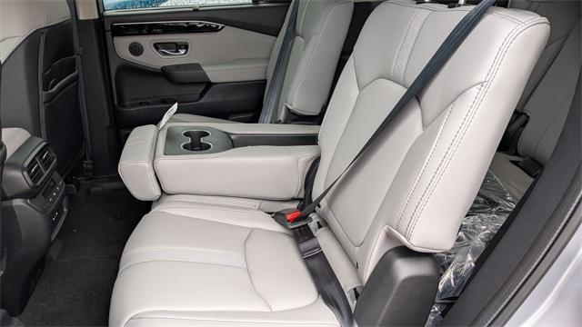 new 2025 Honda Pilot car, priced at $48,018