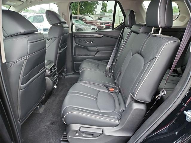 new 2025 Honda Pilot car, priced at $51,377