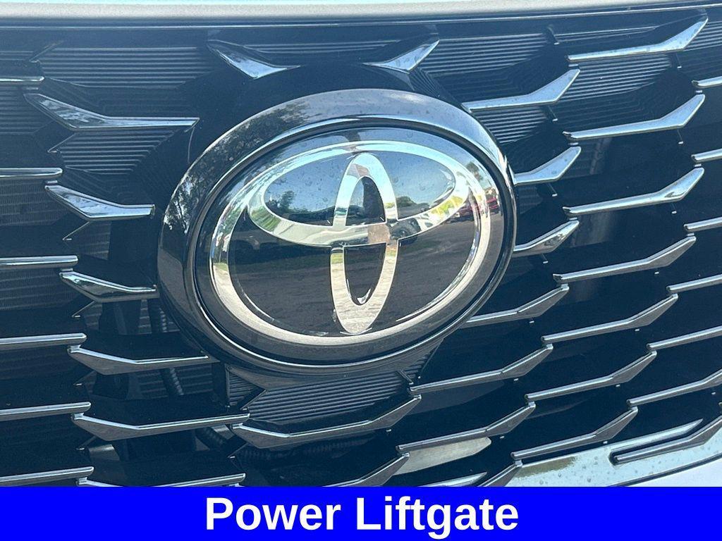 used 2022 Toyota Highlander car, priced at $32,503