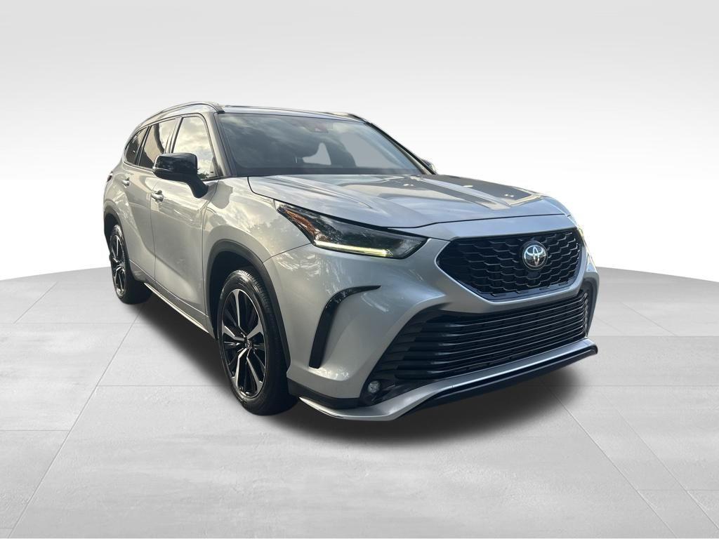 used 2022 Toyota Highlander car, priced at $32,503