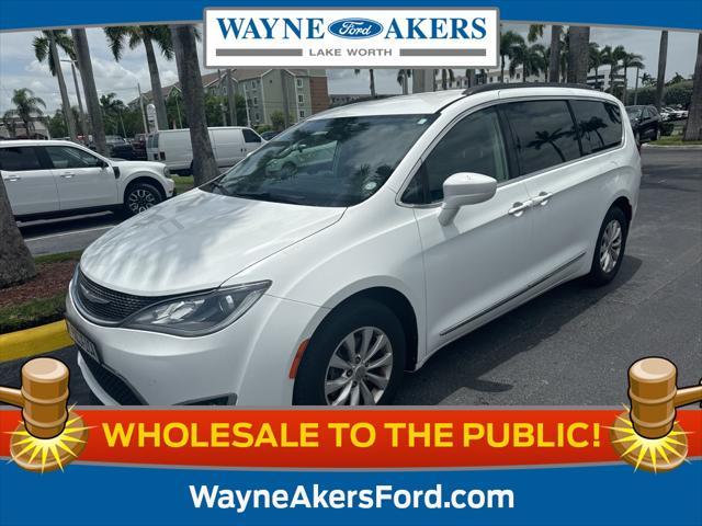 used 2017 Chrysler Pacifica car, priced at $13,995