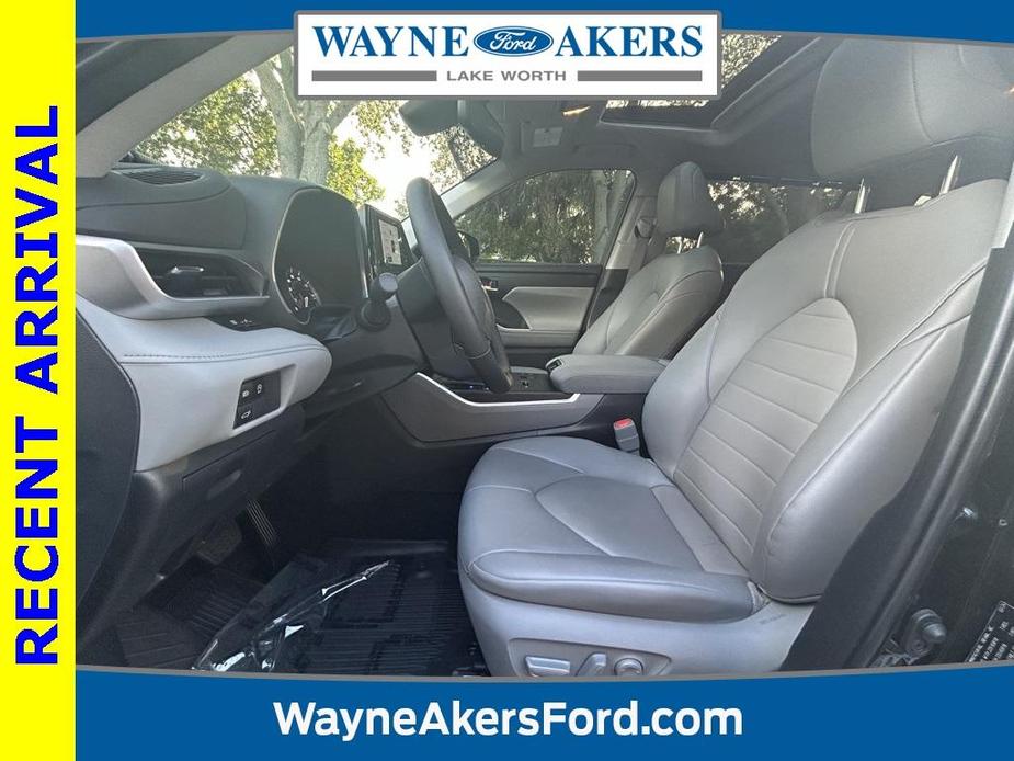 used 2024 Toyota Highlander car, priced at $38,994