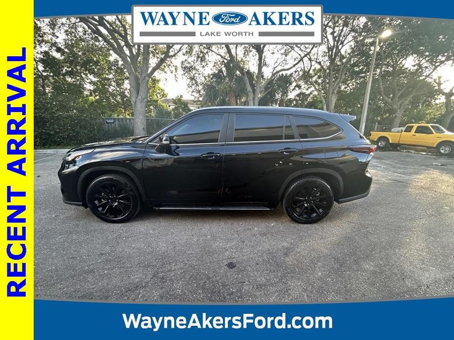 used 2024 Toyota Highlander car, priced at $38,994