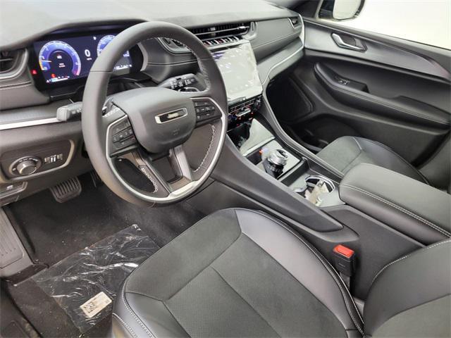 new 2025 Jeep Grand Cherokee car, priced at $38,817