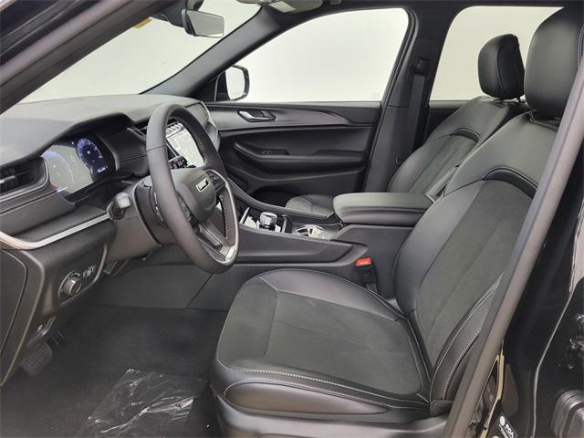 new 2025 Jeep Grand Cherokee car, priced at $38,817
