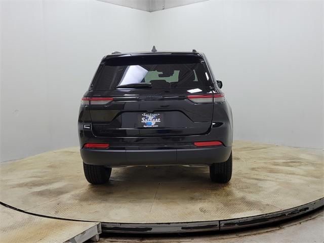 new 2025 Jeep Grand Cherokee car, priced at $38,817