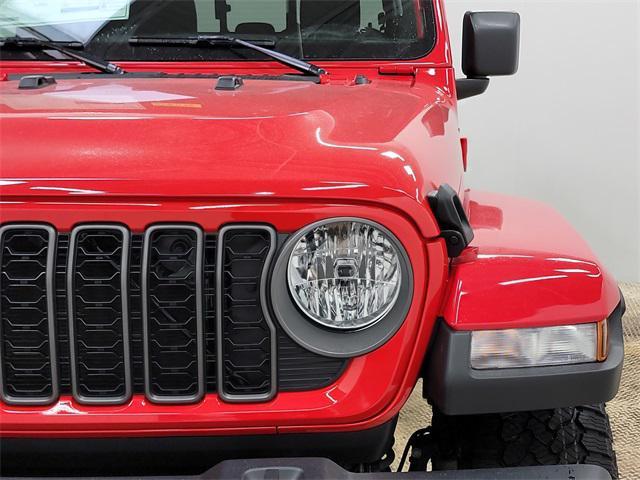 new 2025 Jeep Gladiator car, priced at $40,990