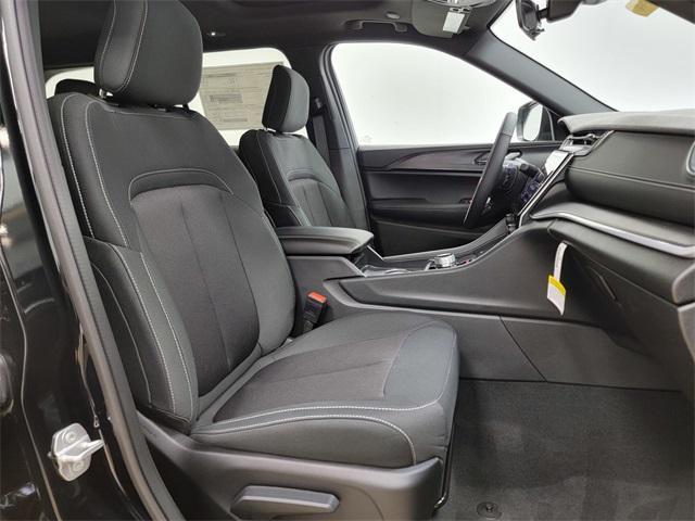 new 2025 Jeep Grand Cherokee car, priced at $38,520