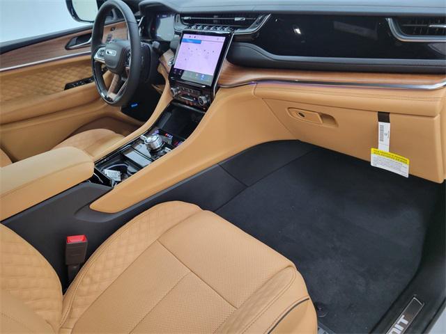new 2025 Jeep Grand Cherokee car, priced at $59,990