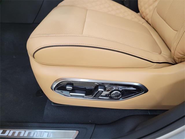 new 2025 Jeep Grand Cherokee car, priced at $59,990