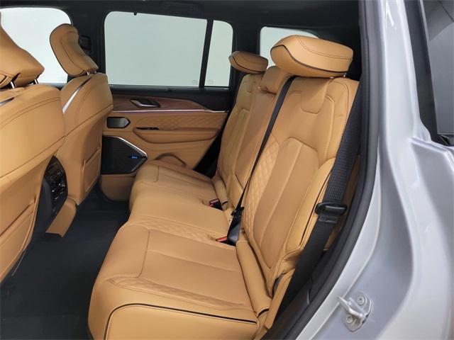 new 2025 Jeep Grand Cherokee car, priced at $59,990
