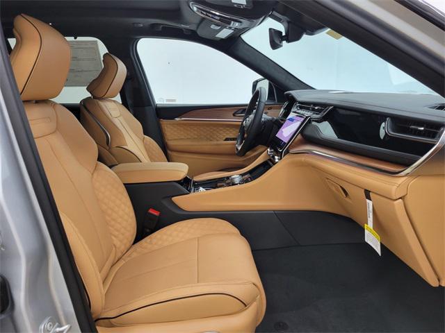 new 2025 Jeep Grand Cherokee car, priced at $59,990