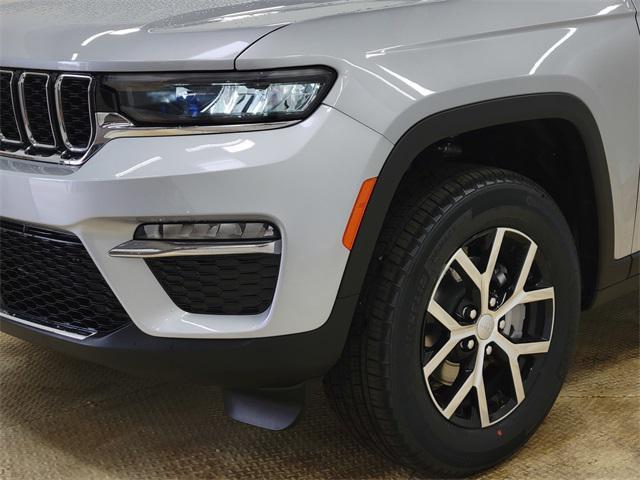 new 2025 Jeep Grand Cherokee car, priced at $45,797