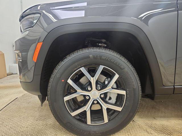 new 2025 Jeep Grand Cherokee car, priced at $43,536