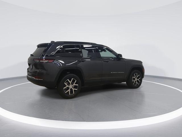 new 2025 Jeep Grand Cherokee car, priced at $43,536